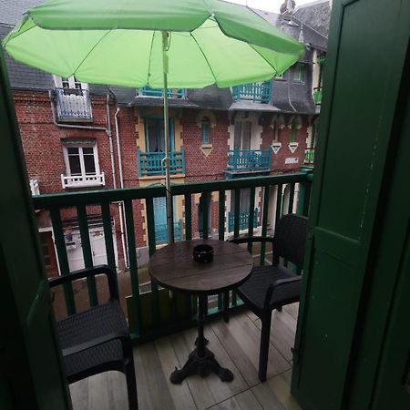 Appartement Avec Balcon Au 1Er Etage Vue Laterale Mer A 50 Metres De La Plage A Mers Les Bains. Eksteriør bilde