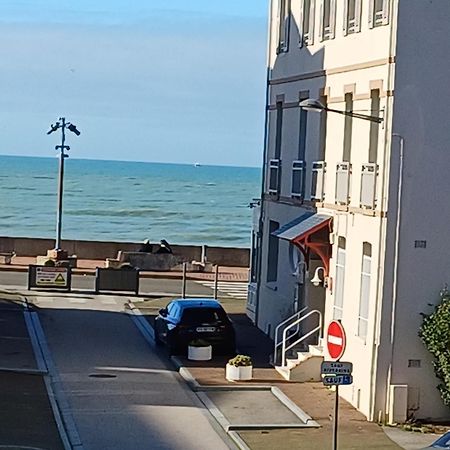 Appartement Avec Balcon Au 1Er Etage Vue Laterale Mer A 50 Metres De La Plage A Mers Les Bains. Eksteriør bilde