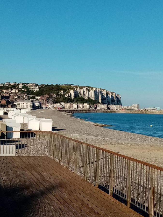 Appartement Avec Balcon Au 1Er Etage Vue Laterale Mer A 50 Metres De La Plage A Mers Les Bains. Eksteriør bilde