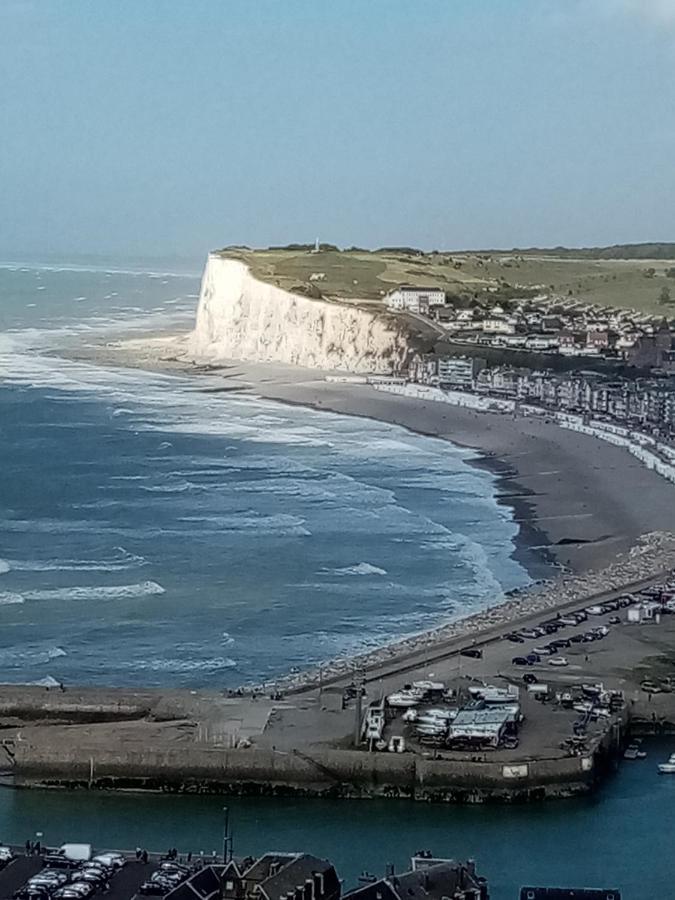 Appartement Avec Balcon Au 1Er Etage Vue Laterale Mer A 50 Metres De La Plage A Mers Les Bains. Eksteriør bilde