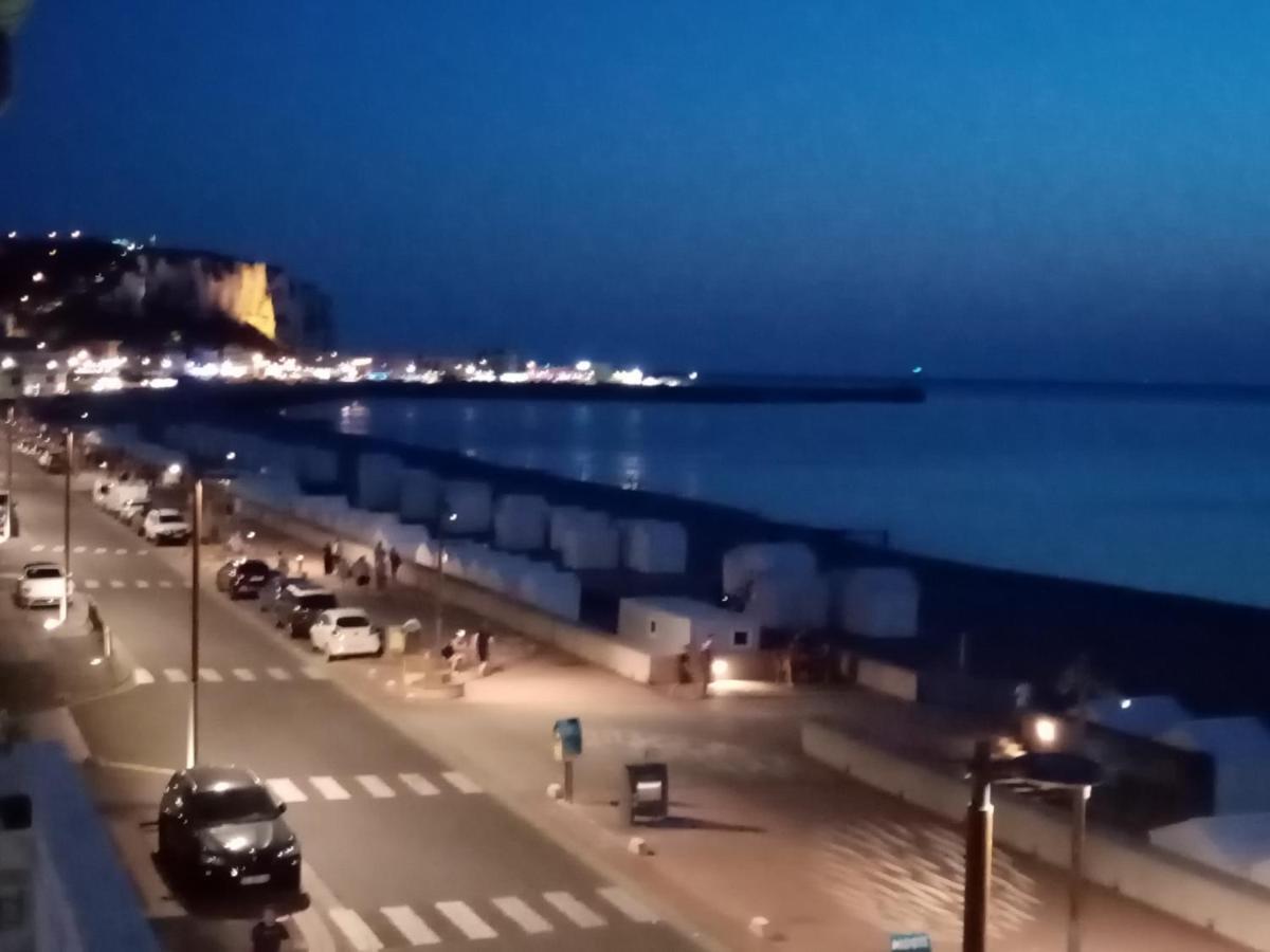 Appartement Avec Balcon Au 1Er Etage Vue Laterale Mer A 50 Metres De La Plage A Mers Les Bains. Eksteriør bilde