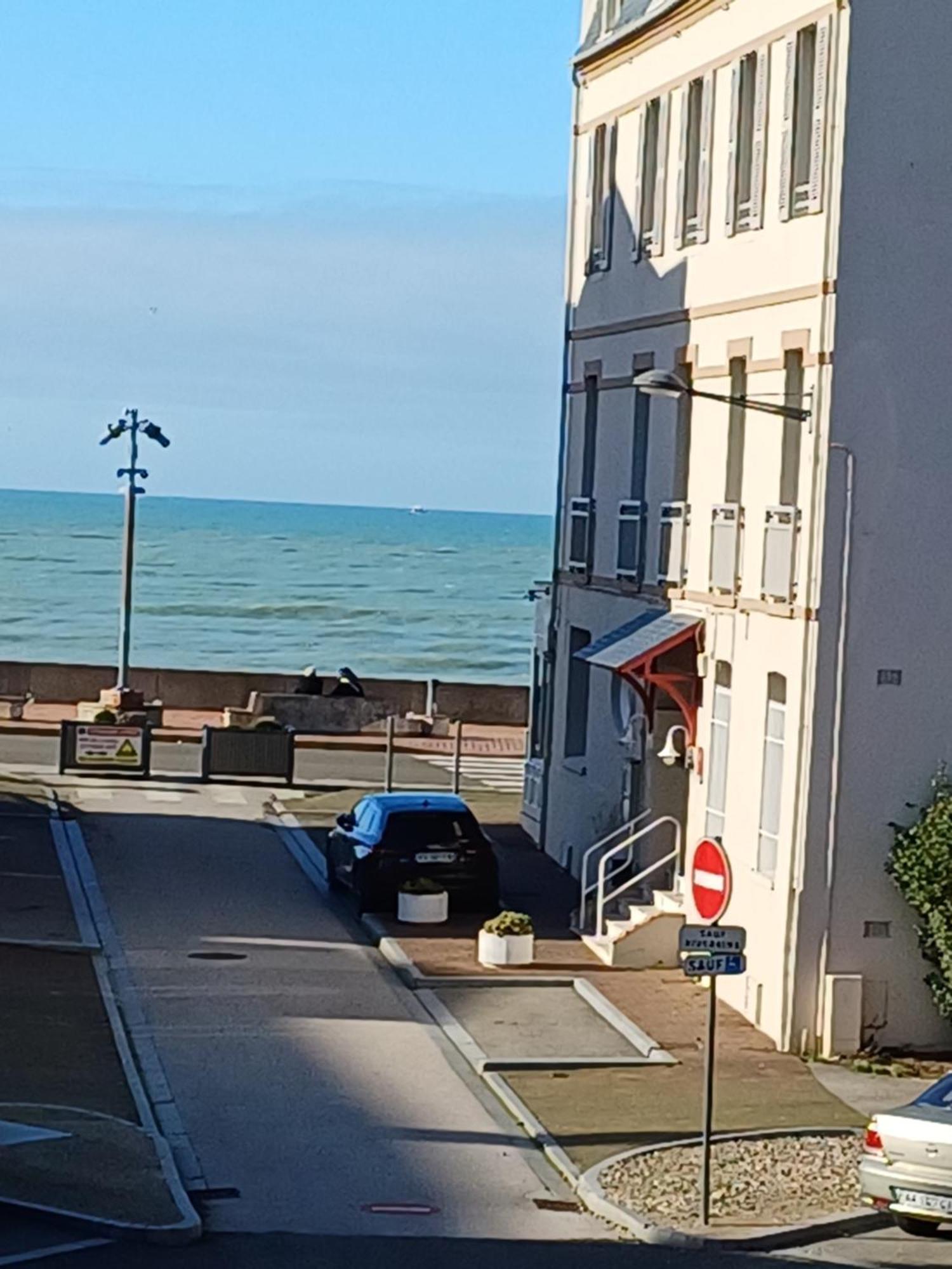 Appartement Avec Balcon Au 1Er Etage Vue Laterale Mer A 50 Metres De La Plage A Mers Les Bains. Eksteriør bilde